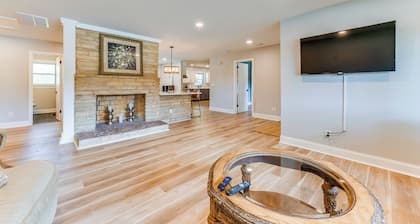 Charming Charlotte Home: 2 Mi to Downtown!