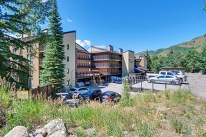 Interior - Vail Top-floor Condo w/ Deck & Mountain Views! (Vail)