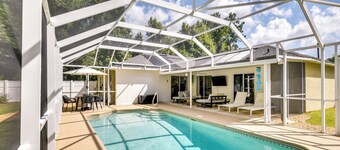 Lanai & Fire Pit: Peaceful Palm Coast Home!