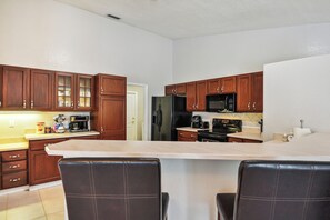 House (3 Bedrooms) | Interior