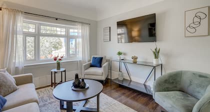 Oakland Vacation Rental ~ 10 Mi to San Francisco!