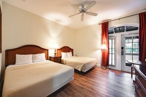 Apartment (0 Bedroom) | Interior - Community Pool & Tennis Courts! Naples Studio (Naples)