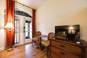 Interior - Community Pool & Tennis Courts! Naples Studio (Naples)