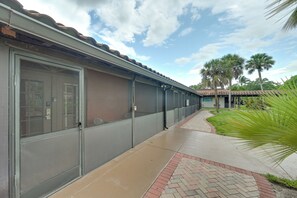 Apartment (0 Bedroom) | Interior