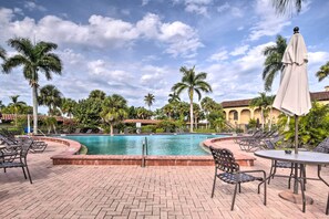 Interior - Community Pool & Tennis Courts! Naples Studio (Naples)