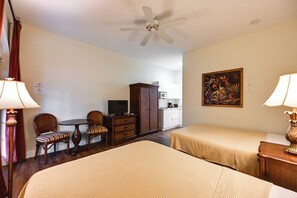Iron/ironing board, bed sheets - Community Pool & Tennis Courts! Naples Studio (Naples)