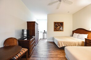 Apartment (0 Bedroom) | Interior - Community Pool & Tennis Courts! Naples Studio (Naples)