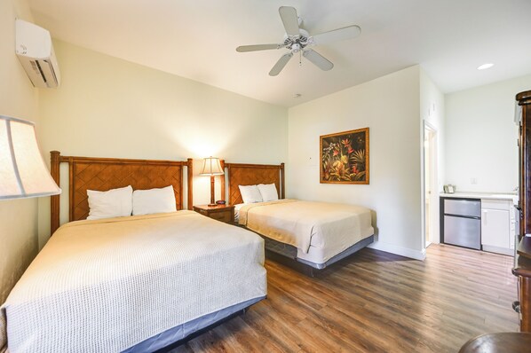 Apartment (0 Bedroom) | Front of property - Close to Parks & Beaches! Naples Studio w/ Pool (Naples)
