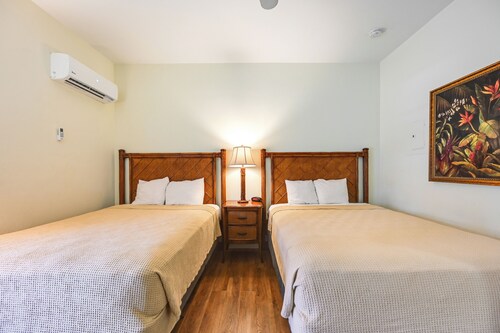 Close to Parks & Beaches! Naples Studio w/ Pool