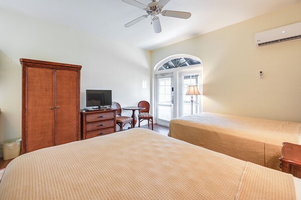 Apartment (0 Bedroom) | Interior - Close to Parks & Beaches! Naples Studio w/ Pool (Naples)