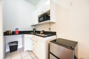 Apartment (0 Bedroom) | Interior - Naples Studio Retreat w/ Resort Pool! (Naples)