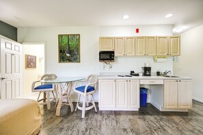 Apartment (0 Bedroom) | Interior
