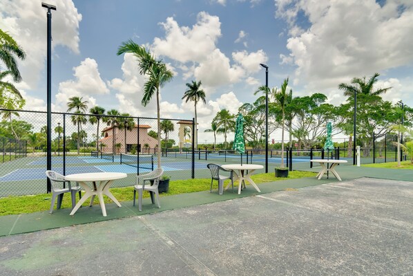 Apartment (0 Bedroom) | Interior - Naples Oasis With Screened Porch and Tennis Court! (Naples)