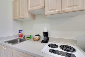 Apartment (0 Bedroom) | Interior - Naples Oasis With Screened Porch and Tennis Court! (Naples)