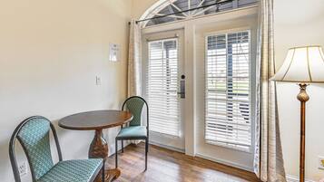 Apartment (0 Bedroom) | Interior