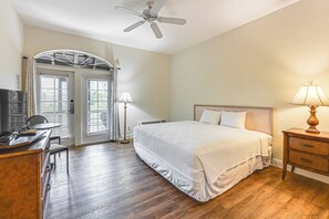 Front of property - Naples Hideaway w/ Resort Amenities & Porch! (Naples)