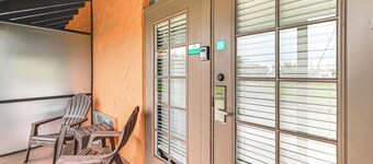 Naples Hideaway w/ Resort Amenities & Porch!