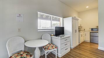 Apartment (0 Bedroom) | Interior