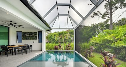 Contemporary Naples Home w/ Outdoor Kitchen & Pool