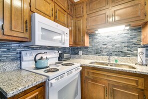 Apartment (1 Bedroom) | Private kitchen | Microwave, oven, stovetop, dishwasher