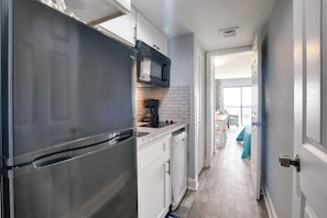 Interior - Myrtle Beach Condo w/ Ocean View + Pool Access! (Myrtle Beach)