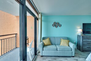 Interior - Oceanfront Studio w/ Pool Access in Myrtle Beach! (Myrtle Beach)