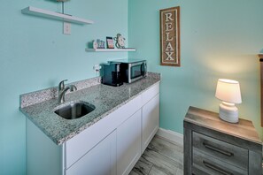 Interior - Oceanfront Studio w/ Pool Access in Myrtle Beach! (Myrtle Beach)