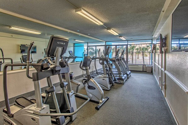 Interior - Oceanfront Studio w/ Pool Access in Myrtle Beach! (Myrtle Beach)