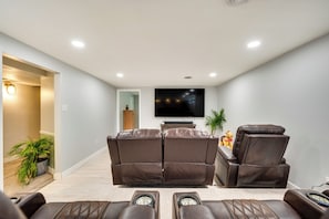 House (5 Bedrooms) | Interior
