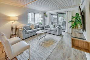 Apartment (2 Bedrooms) | Interior - Walk to Shore: Condo w/ Balconies in Myrtle Beach! (Myrtle Beach)