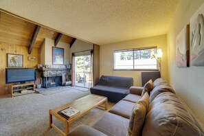 Apartment (1 Bedroom) | Front of property - Mammoth Lakes Condo w/ Fireplace & Mountain Views (Mammoth Lakes)