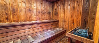 Mammoth Lakes Condo w/ Fireplace & Mountain Views