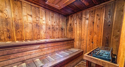 Mammoth Lakes Condo w/ Fireplace & Mountain Views