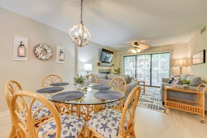 Apartment (2 Bedrooms) | Interior - Private Deck & Pool Access: Myrtle Beach Getaway! (Myrtle Beach)