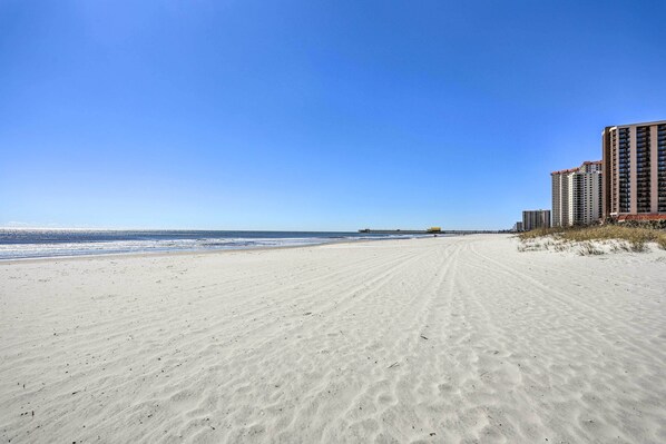 Apartment (2 Bedrooms) | Interior - Private Deck & Pool Access: Myrtle Beach Getaway! (Myrtle Beach)