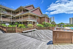 Apartment (2 Bedrooms) | Interior - Private Deck & Pool Access: Myrtle Beach Getaway! (Myrtle Beach)