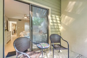 Apartment (2 Bedrooms) | Interior - Private Deck & Pool Access: Myrtle Beach Getaway! (Myrtle Beach)