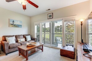 Apartment (2 Bedrooms) | Interior - ~ 6 Mi to Ocean w/ Pool & Golf: Myrtle Beach Condo (Myrtle Beach)