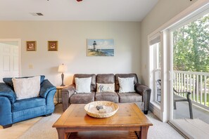 Apartment (2 Bedrooms) | Interior - ~ 6 Mi to Ocean w/ Pool & Golf: Myrtle Beach Condo (Myrtle Beach)