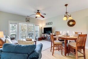 Apartment (2 Bedrooms) | Interior - ~ 6 Mi to Ocean w/ Pool & Golf: Myrtle Beach Condo (Myrtle Beach)