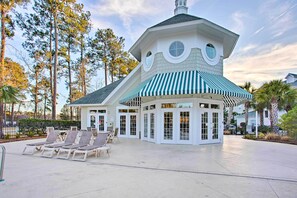 Apartment (2 Bedrooms) | Interior - ~ 6 Mi to Ocean w/ Pool & Golf: Myrtle Beach Condo (Myrtle Beach)