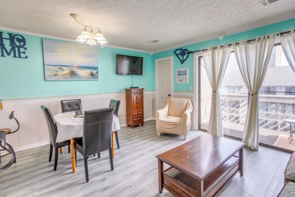 Interior - Private Pool-view Balcony: Myrtle Beach Condo! (Myrtle Beach)