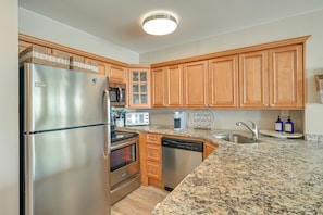 Apartment (3 Bedrooms) | Interior - Central Myrtle Beach Condo w/ Ocean-view Balcony! (Myrtle Beach)