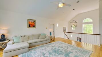 House (5 Bedrooms) | Interior