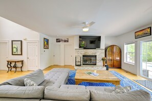 House (5 Bedrooms) | Interior