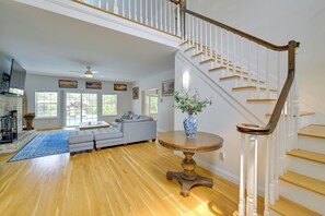 House (5 Bedrooms) | Interior