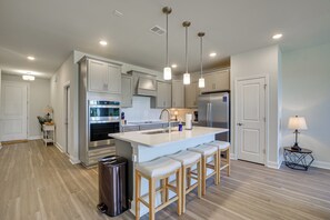 Apartment (4 Bedrooms) | Interior - Golf Getaway w/ Pool Access in North Myrtle Beach (North Myrtle Beach)