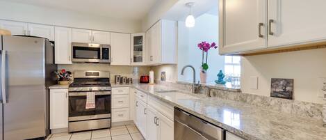 House (2 Bedrooms) | Interior