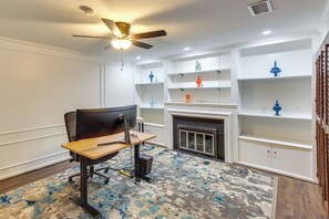 Apartment (2 Bedrooms) | Interior - Updated Kansas City Condo ~ 3 Mi to Downtown! (Kansas City)