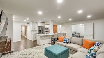 Apartment (2 Bedrooms) | Front of property